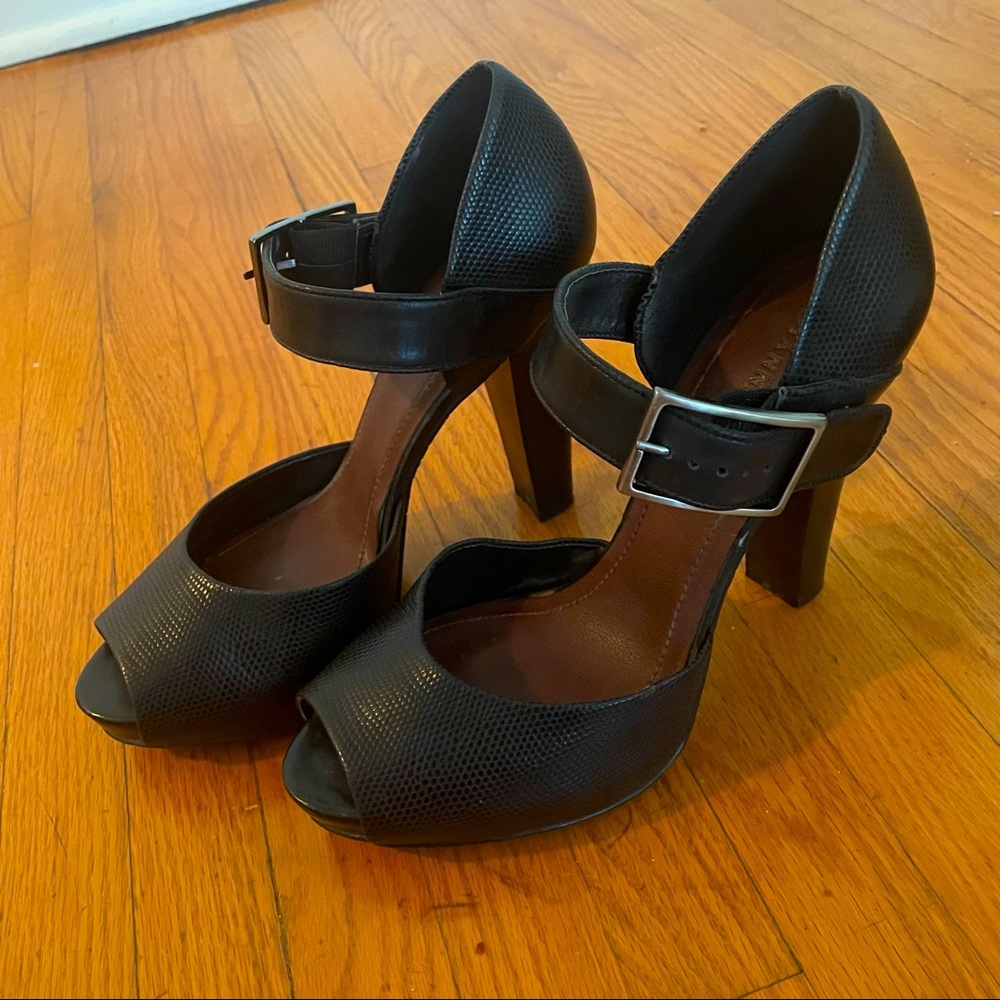 Gianni Bini Platform Heels
